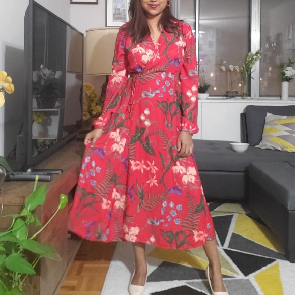 H&M Dresses & Skirts - H&M Red Floral Midi Dress